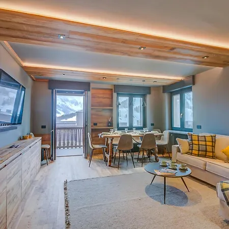 Simona Luxury Few Steps From - Happy *
